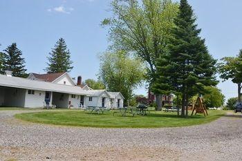 Lucky Horseshoe Cabins Au Sable Exterior foto